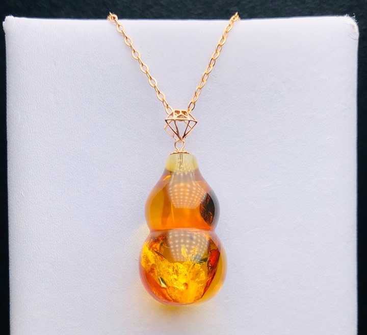 18K Gold Floral Amber Gourd Pendant Necklace Wealth Prosperity Fortune