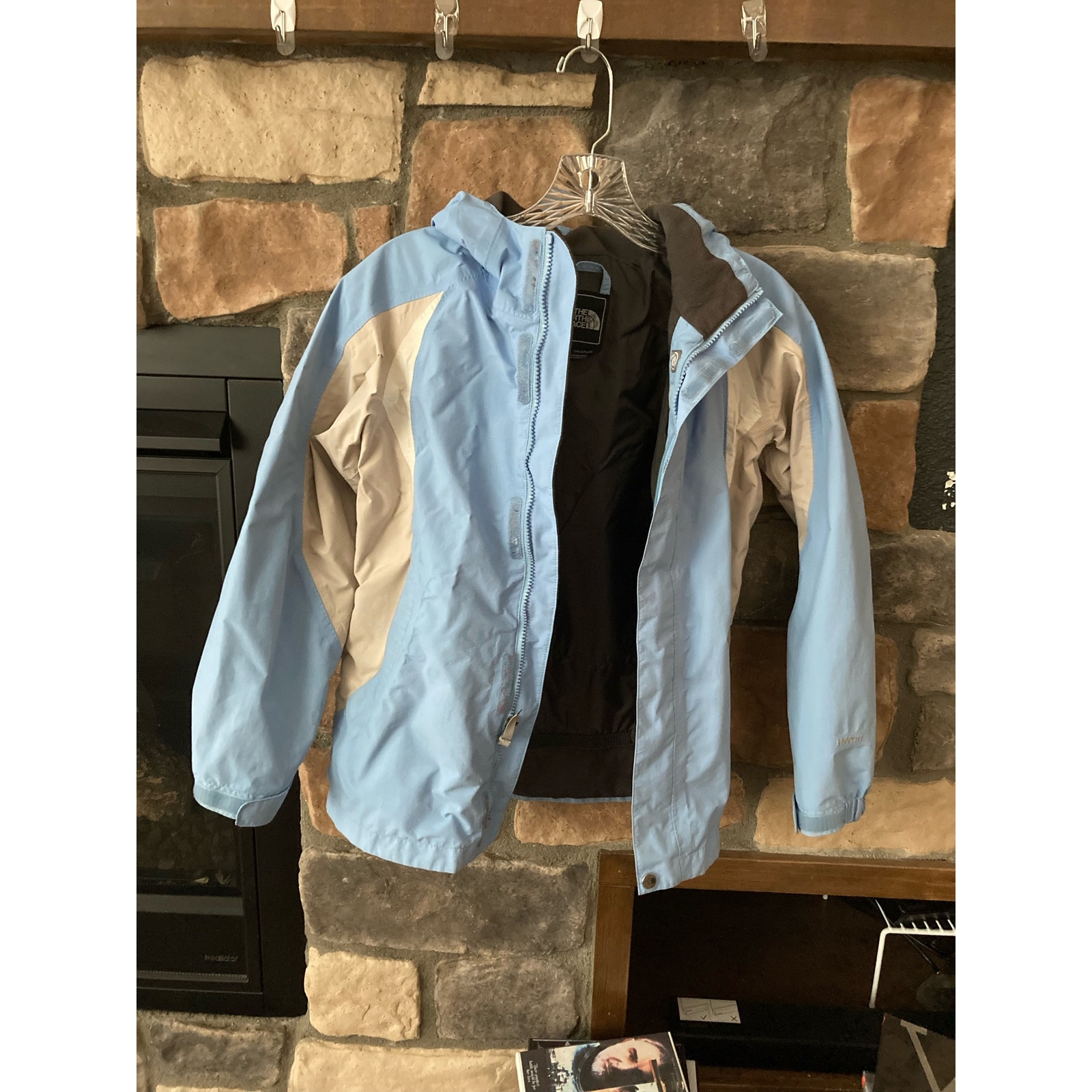 The north face girls hyvent jacket size L