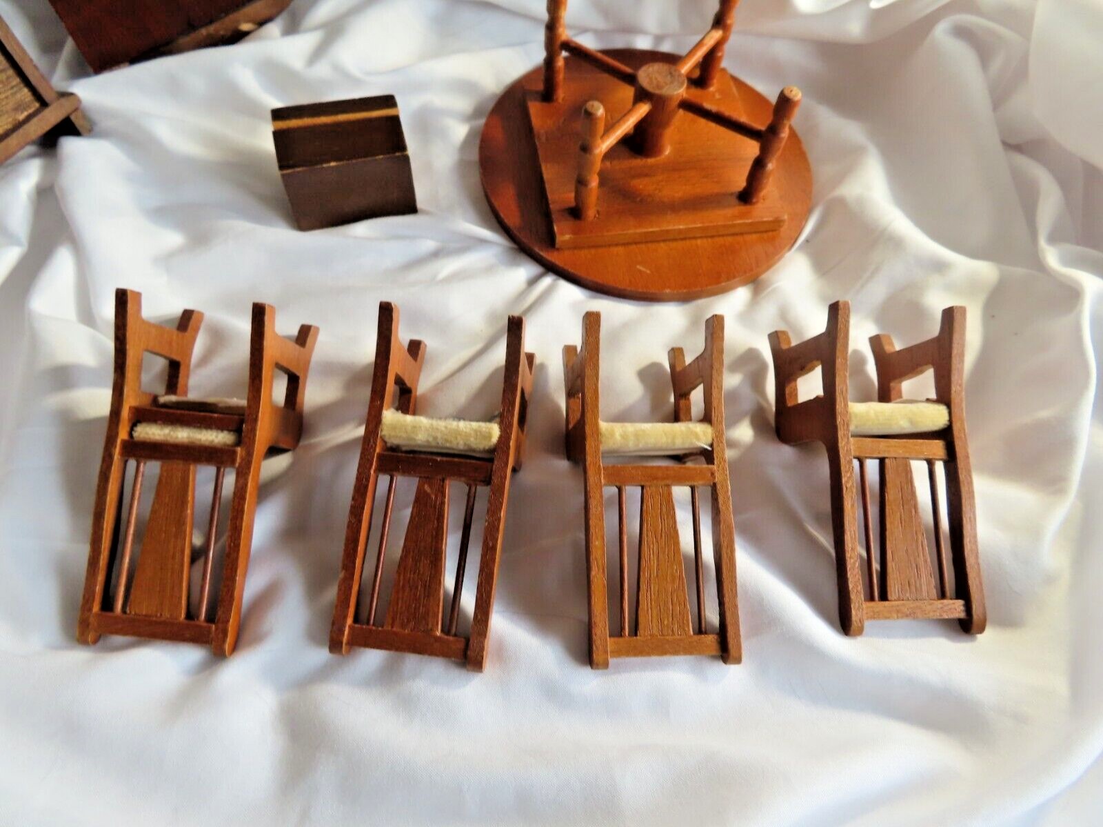 WOOD DOLL HOUSE FURNITURE
