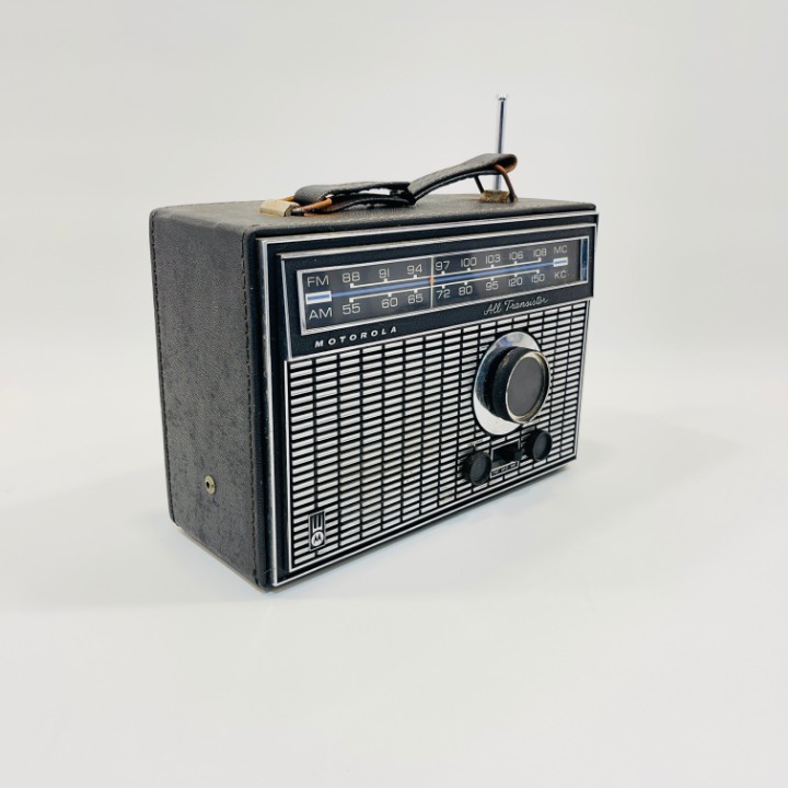 Vintage Retro Motorola TP11CE All Transistor Portable Radio - Not Working