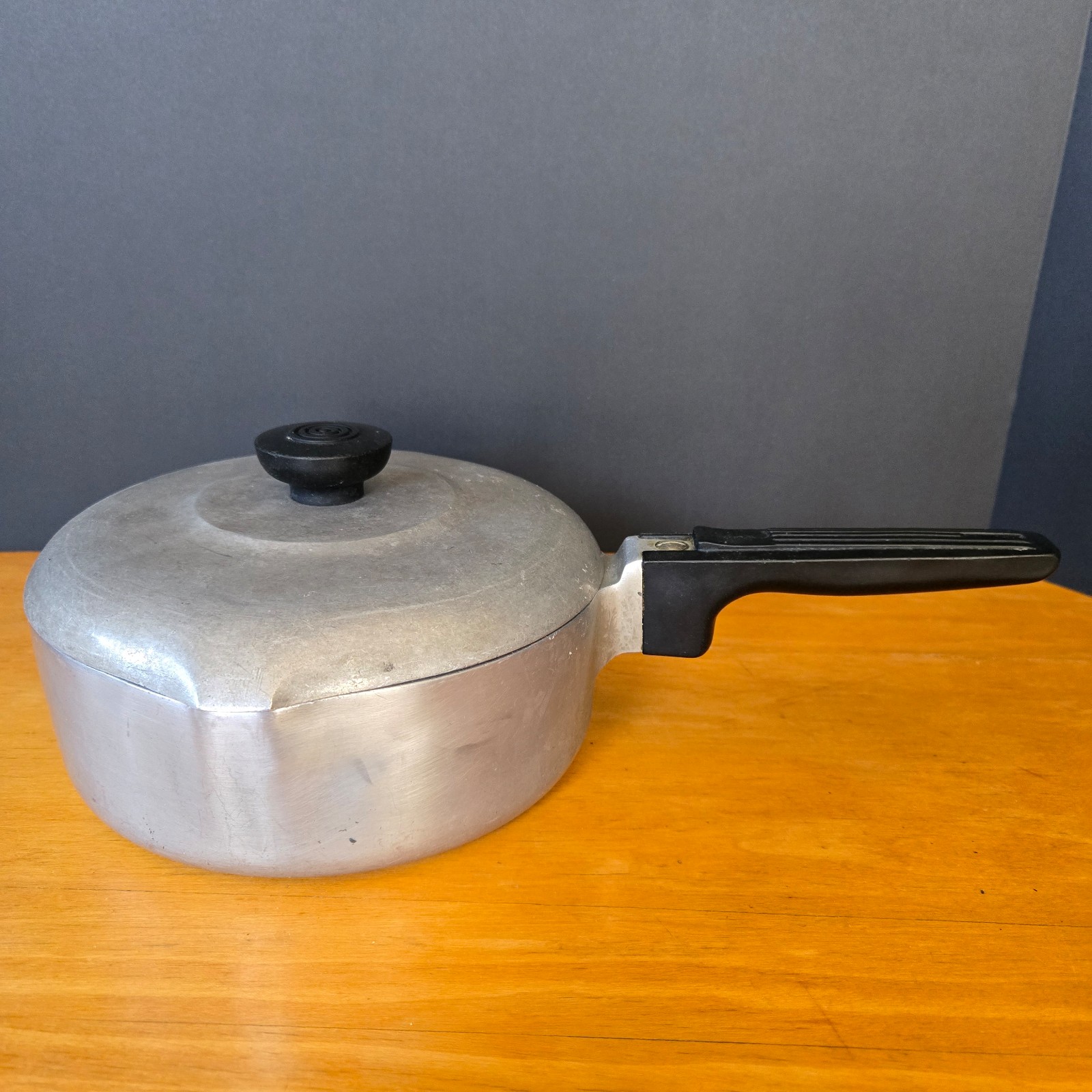 Wagner Ware Magnalite 4672-P Gourmet Pan & 4581 1.5 qt. Saucepan