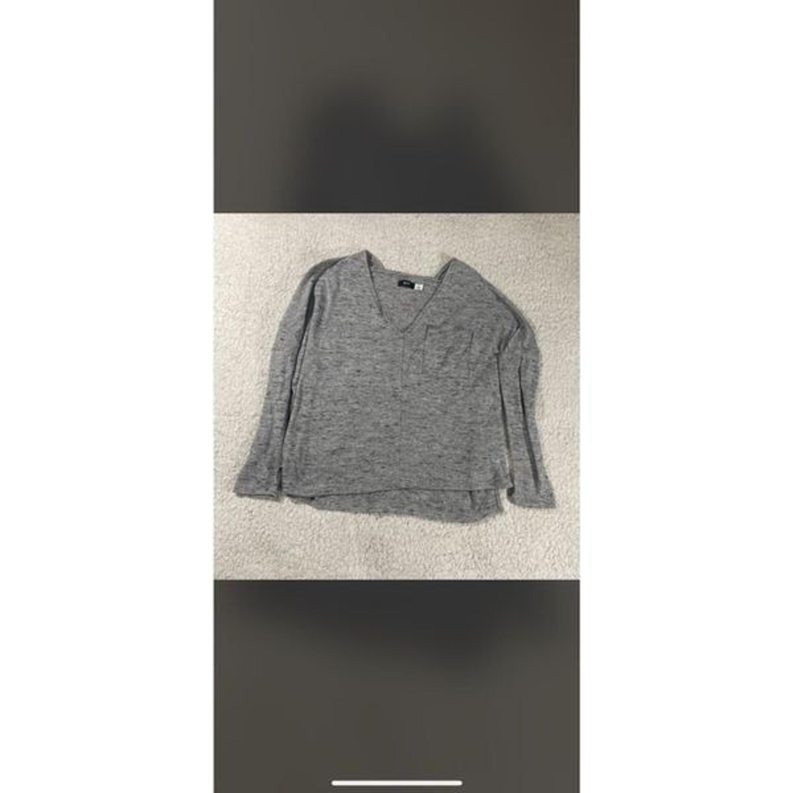 Bdg v neck Sweater small