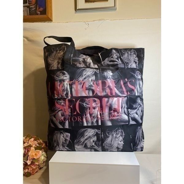 Victoria Secret “BOMBSHELL”