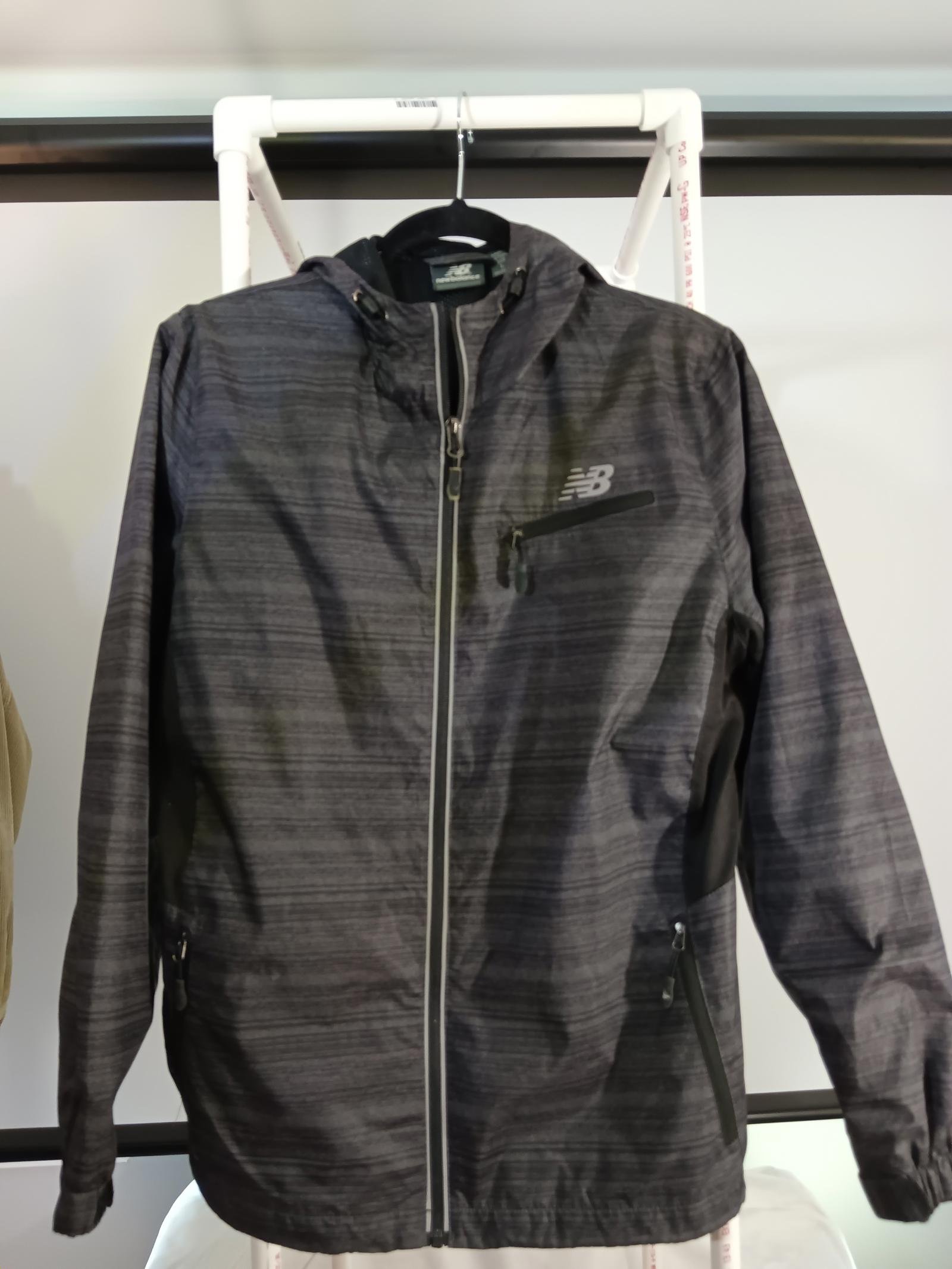 New Balance Lightweight Hoodie Jacket - Size L - Gray