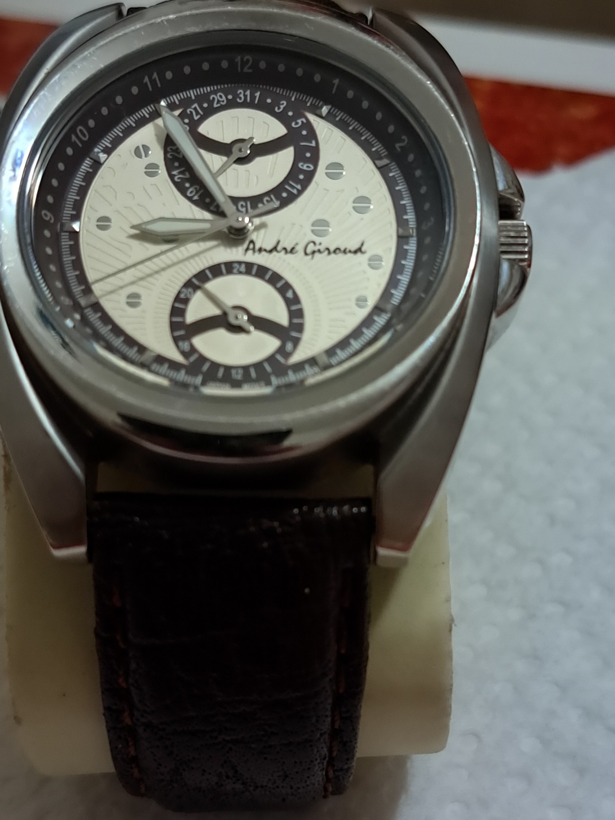 watch Nice beautiful watch is used but very good condition works perfectly