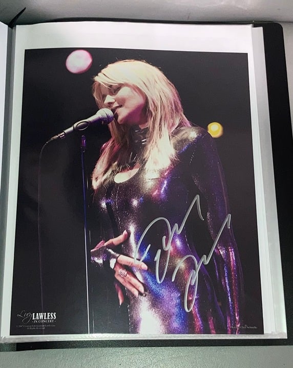 Sexy Lucy Lawless (Xena) In Concert Signed 8x10 Photo