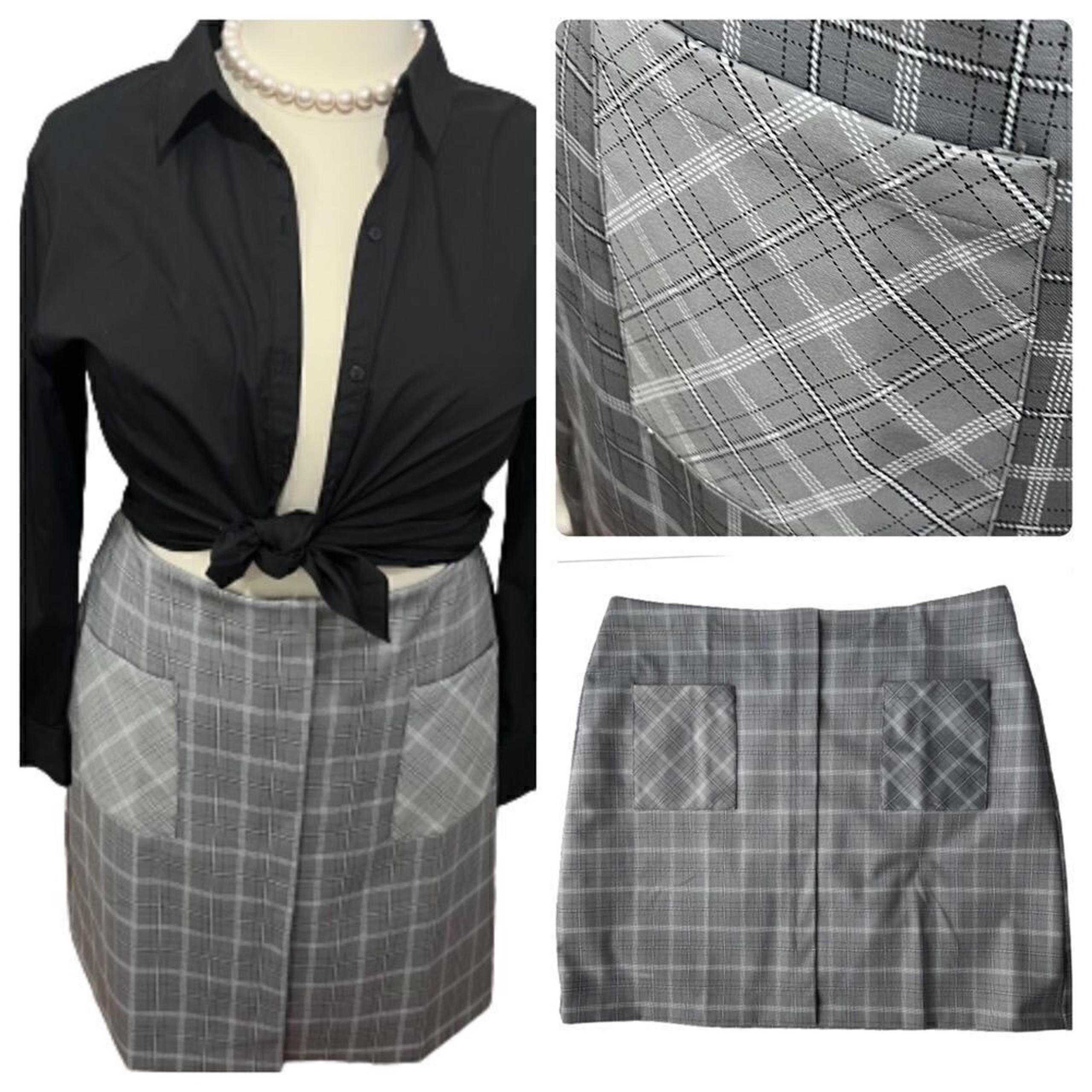 Gray Pin Stripe Check Front Pocket Skirt - 22/24W