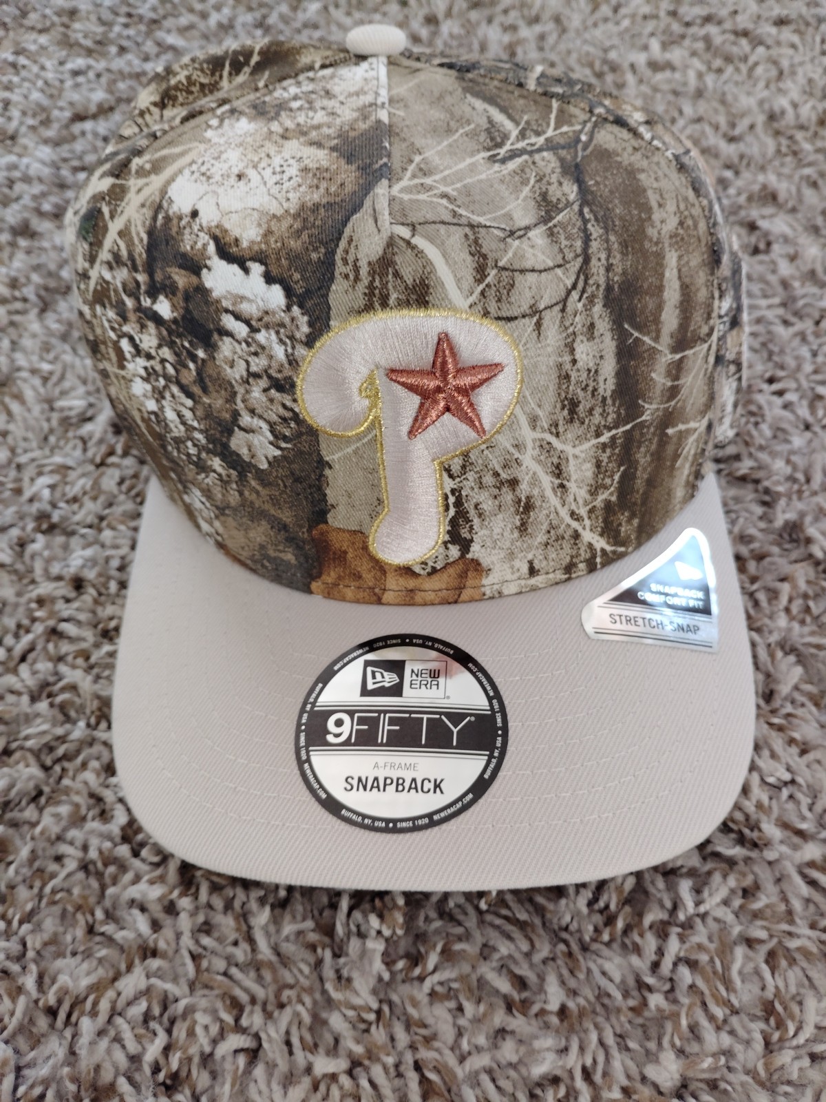New Era Phillies Camo hat collectors item Brand-new with tags