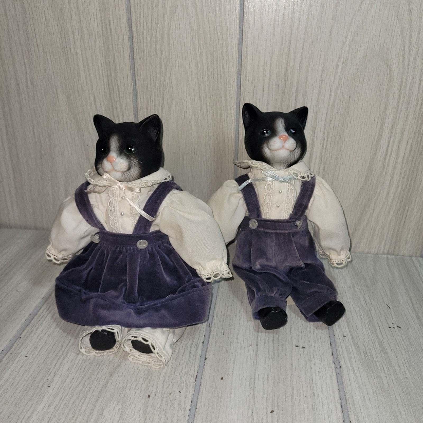 Vtg Black & White Country Cat Figurines Porceline Head Soft Body Kittens Decor