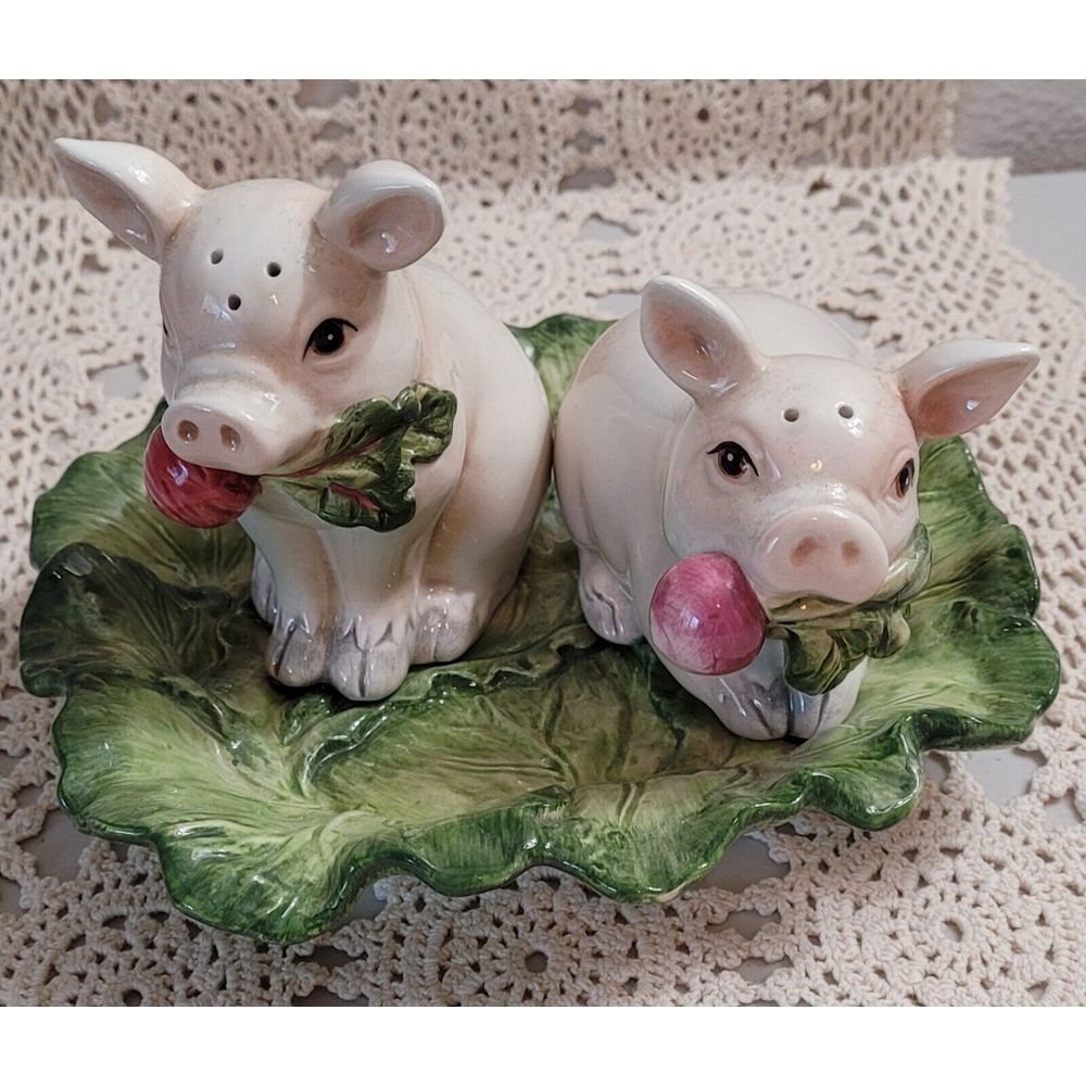 Vtg Fitz And Floyd. Percy The Pig Salt & Pepper Shakers On Lettuce Shaped Plate.