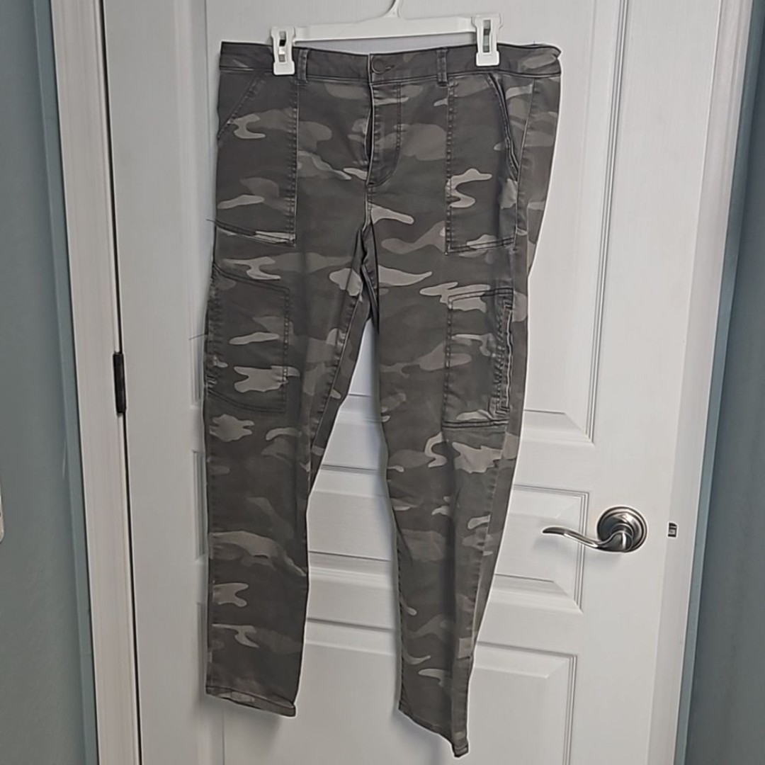 WIT & WISDOM (Democracy) Comfort Stretch Camo Utility Pants-women's 16