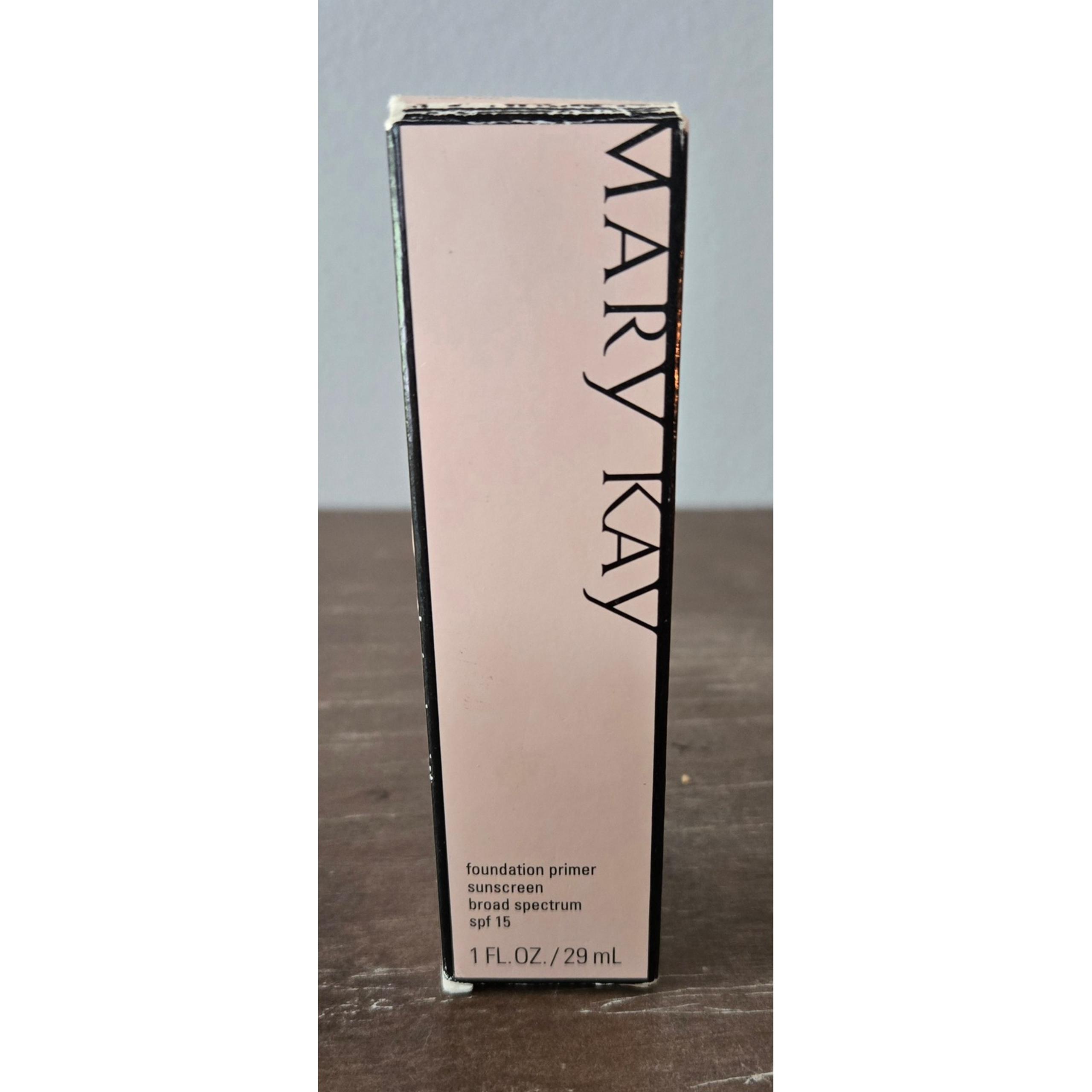 Mary Kay Foundation Primer Sunscreen Broad Spectrum SPF 15 1 fl oz