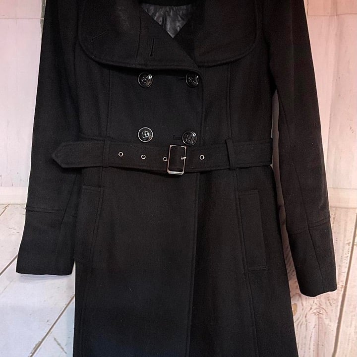 Vintage Guess Wool blend 8-button peacoat.