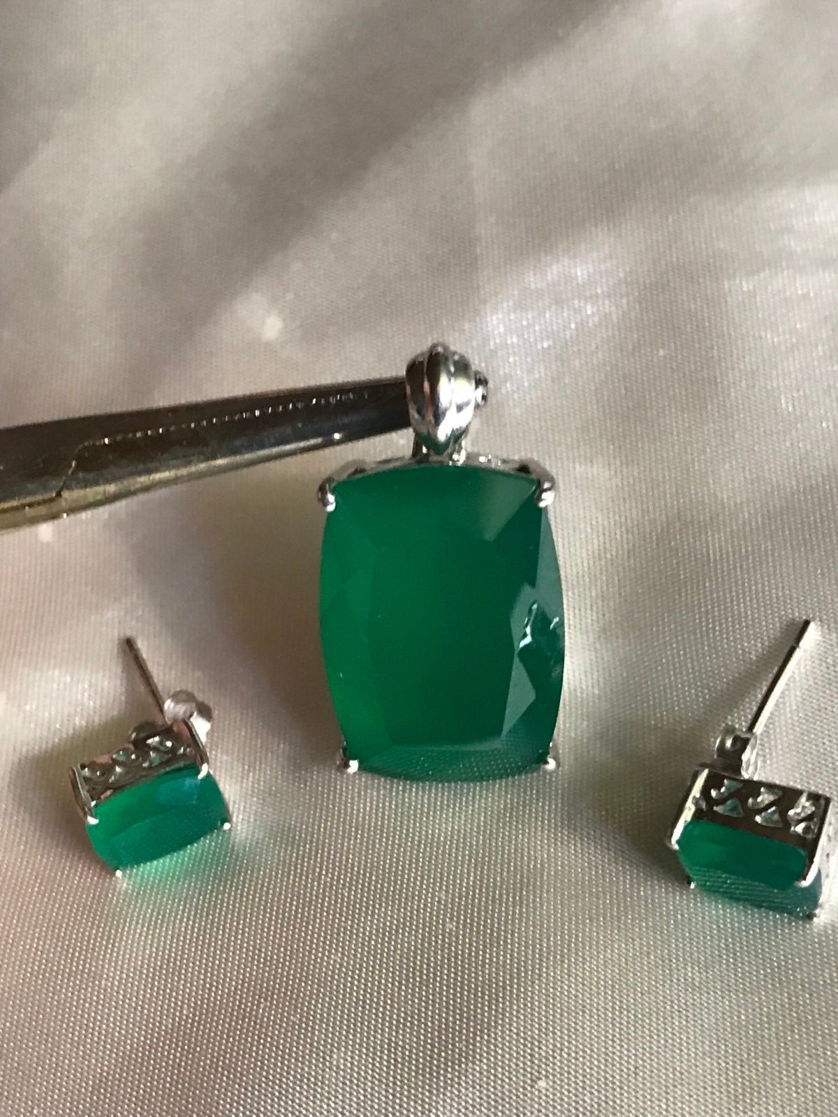 Green Beryl pendant and earrings