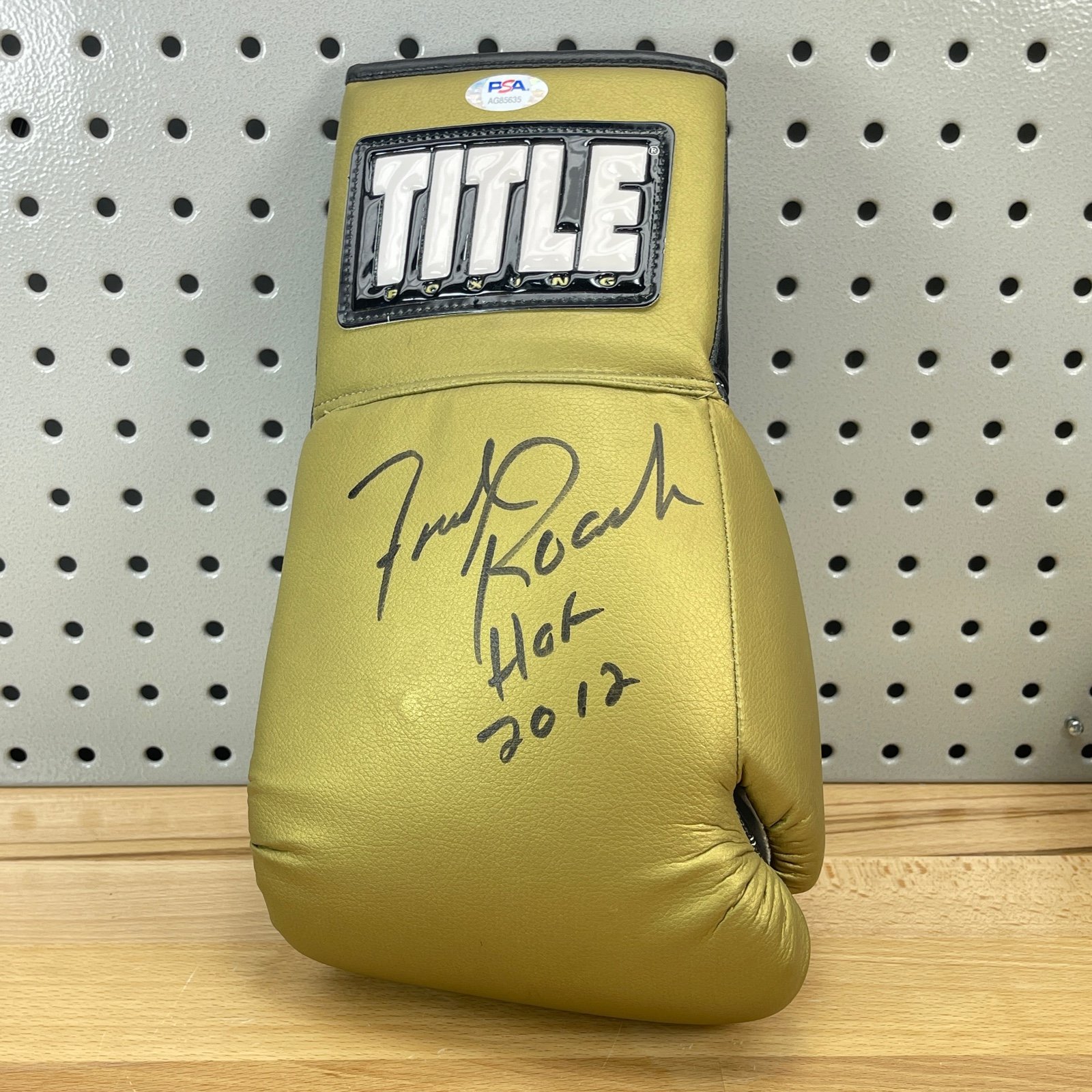 FREDDIE ROACH Signed Gold Title Boxing Glove Inscribed HOF 2012 PSA Certified