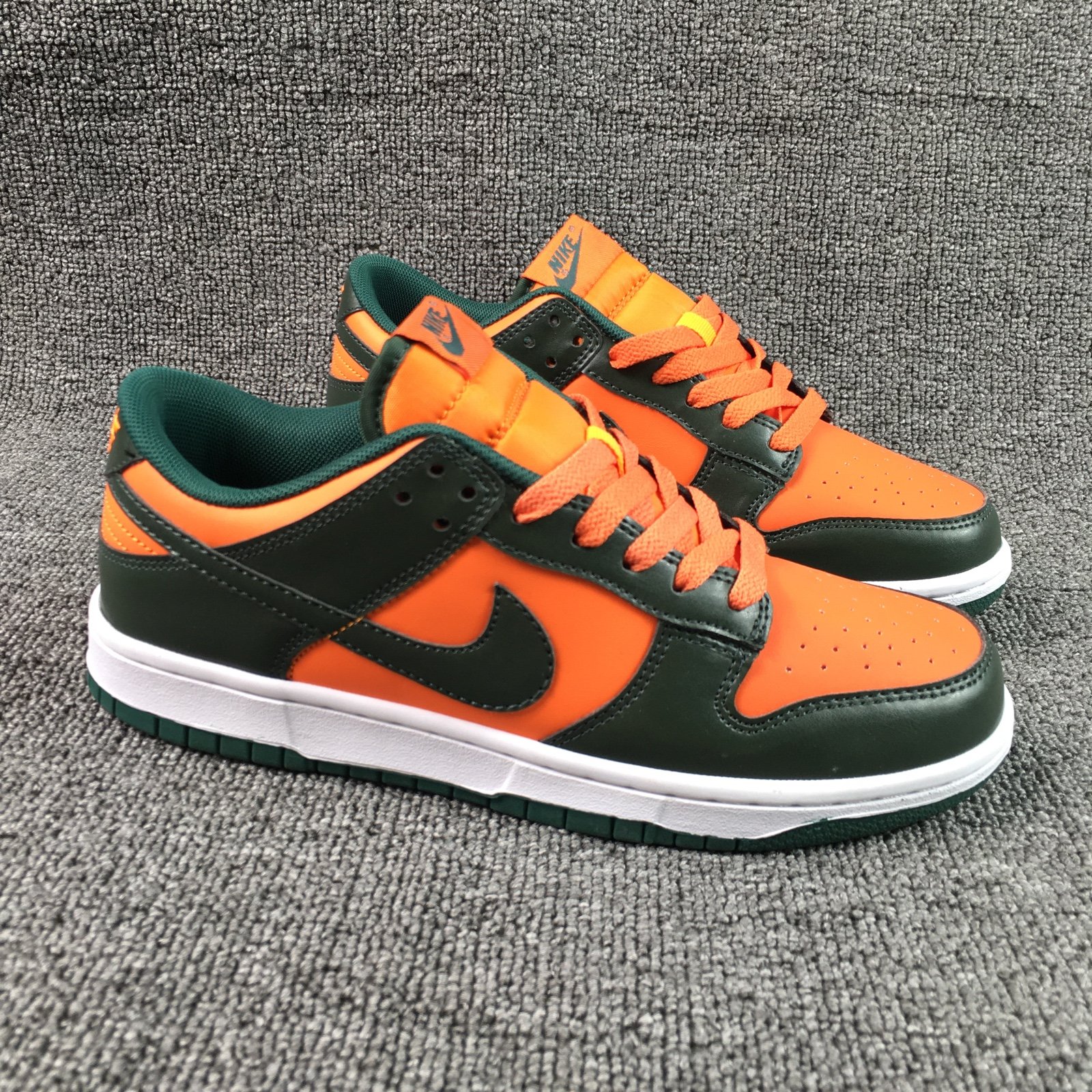 Dunk Low women sb sneakers size 8