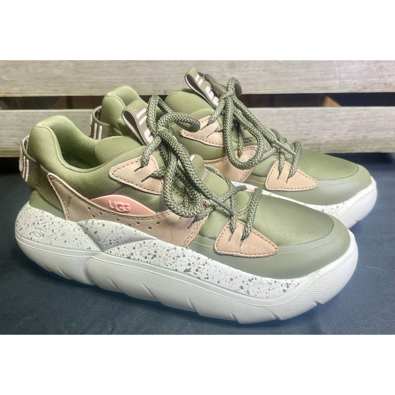 UGG LA Cloud Lace Women Sneaker Burnt Olive Size 6.5