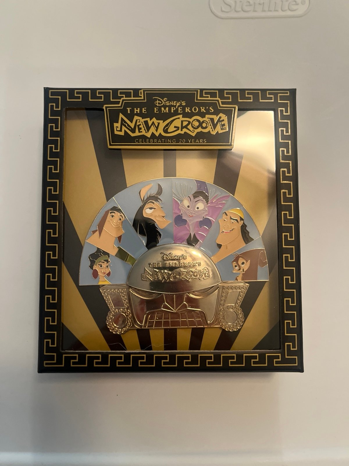 Disney JUMBO The Emperor’s New Groove Pin Limited Edition of 1500 400928313778