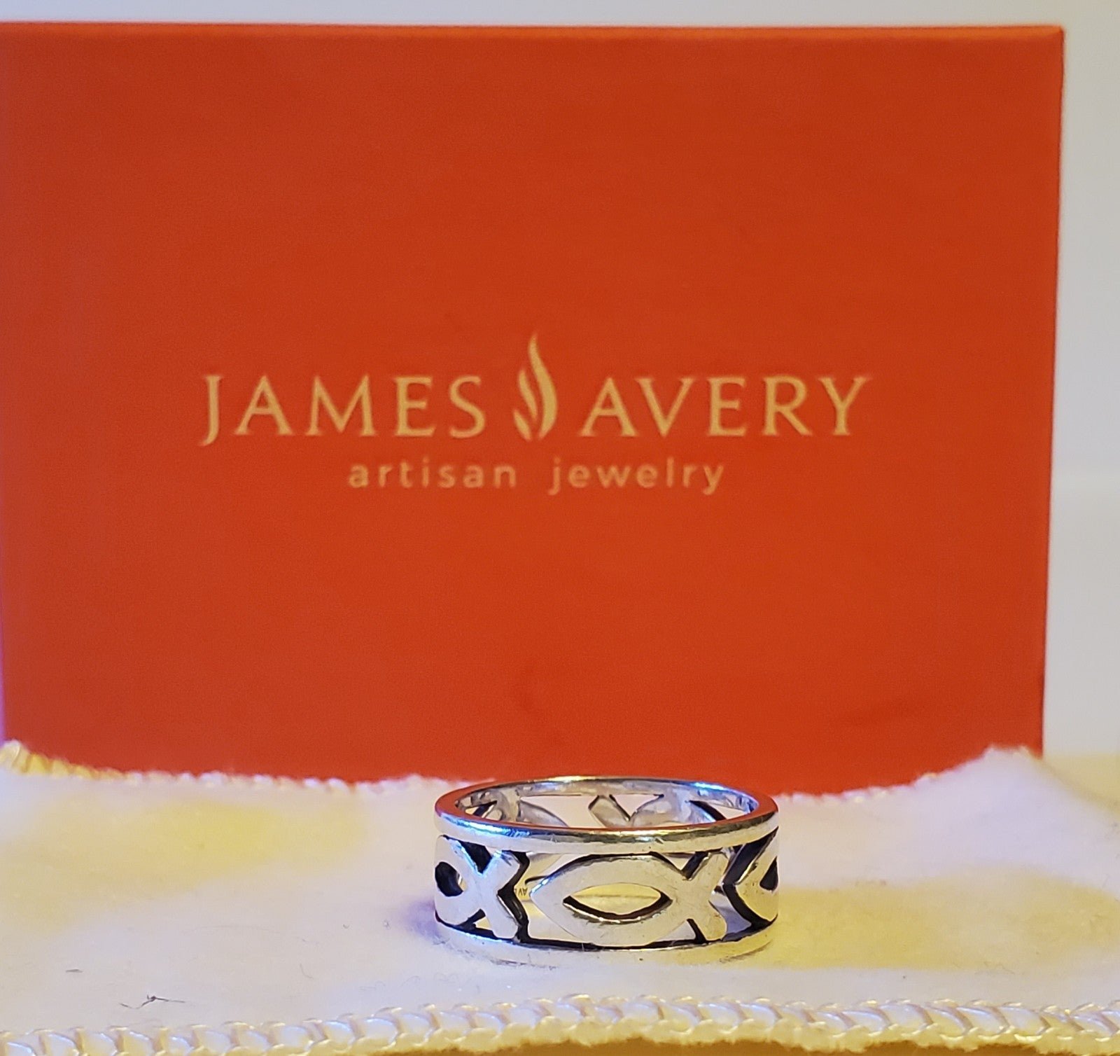 Retired James Avery Itchus Band Ring, size 7.5