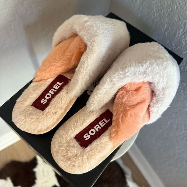 Sorel Go Mail Run Faux Fur Cotton Slippers, Cozy House Shoes , Cream, Size 9, NW