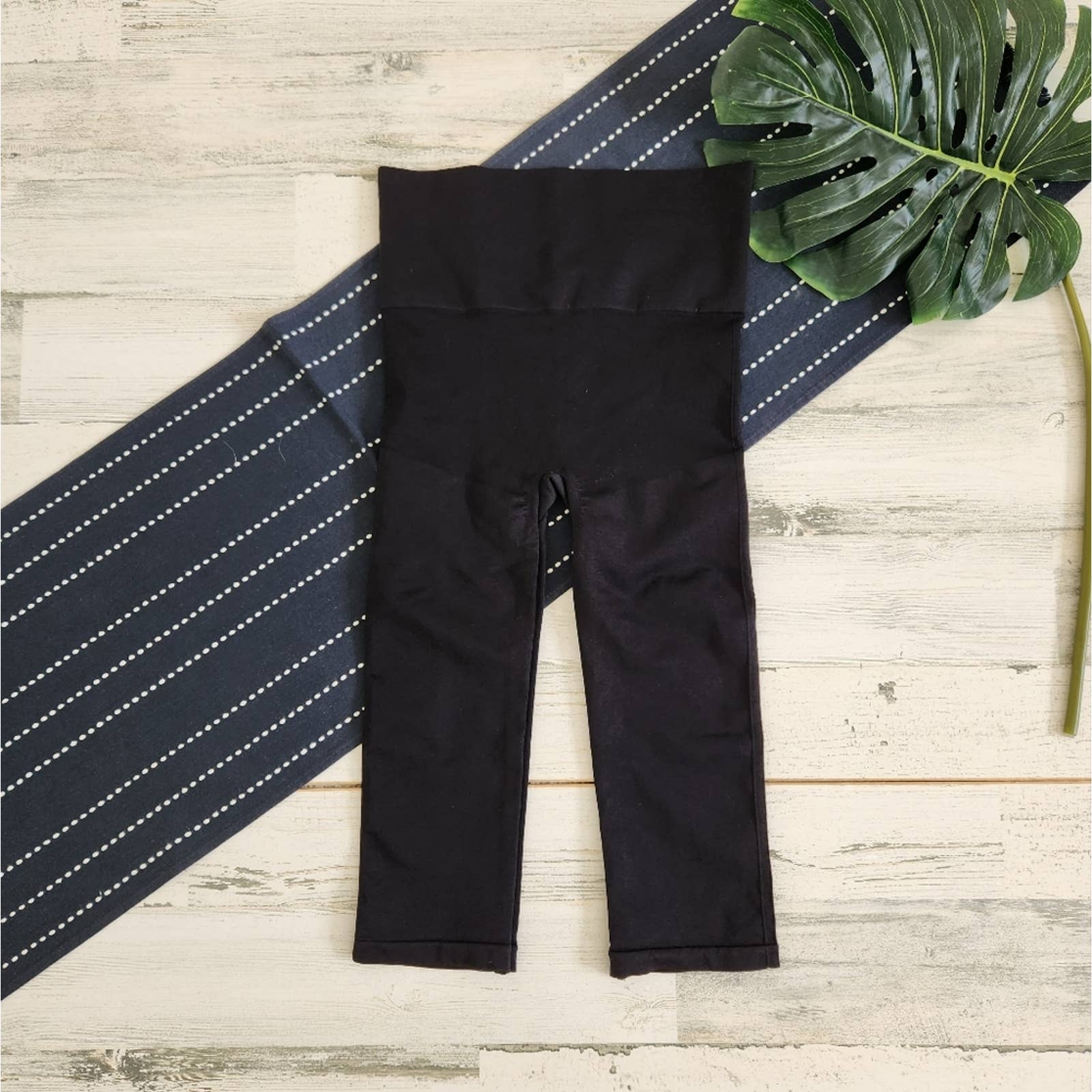 Blanqi Hipster Support Crop Leggings Black Size Small