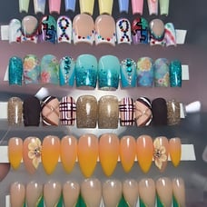 Press on nail Bundle ❤️ONLY MEDIUM SIZE