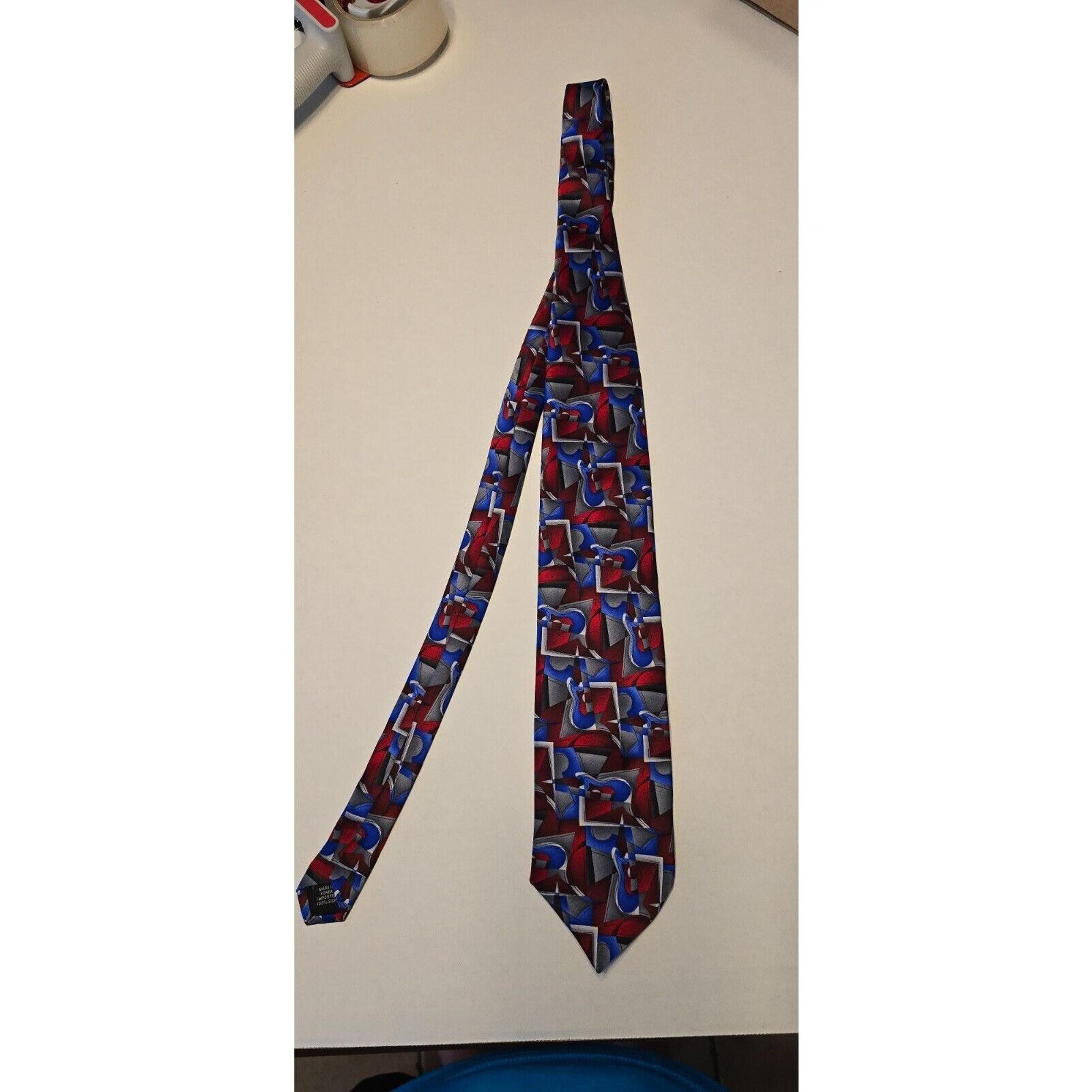 The Beatles While My Guitar Gently Weeps 100% Silk red white blue abstract tie