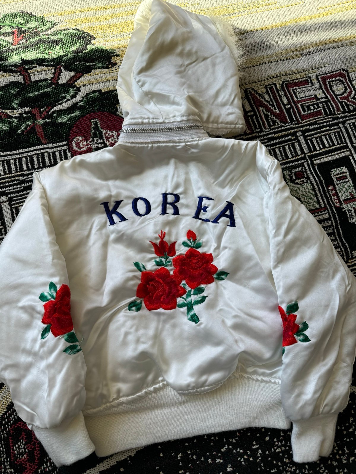 Vintage Korea embroidered flowers satin souvenir white youth medium jacket