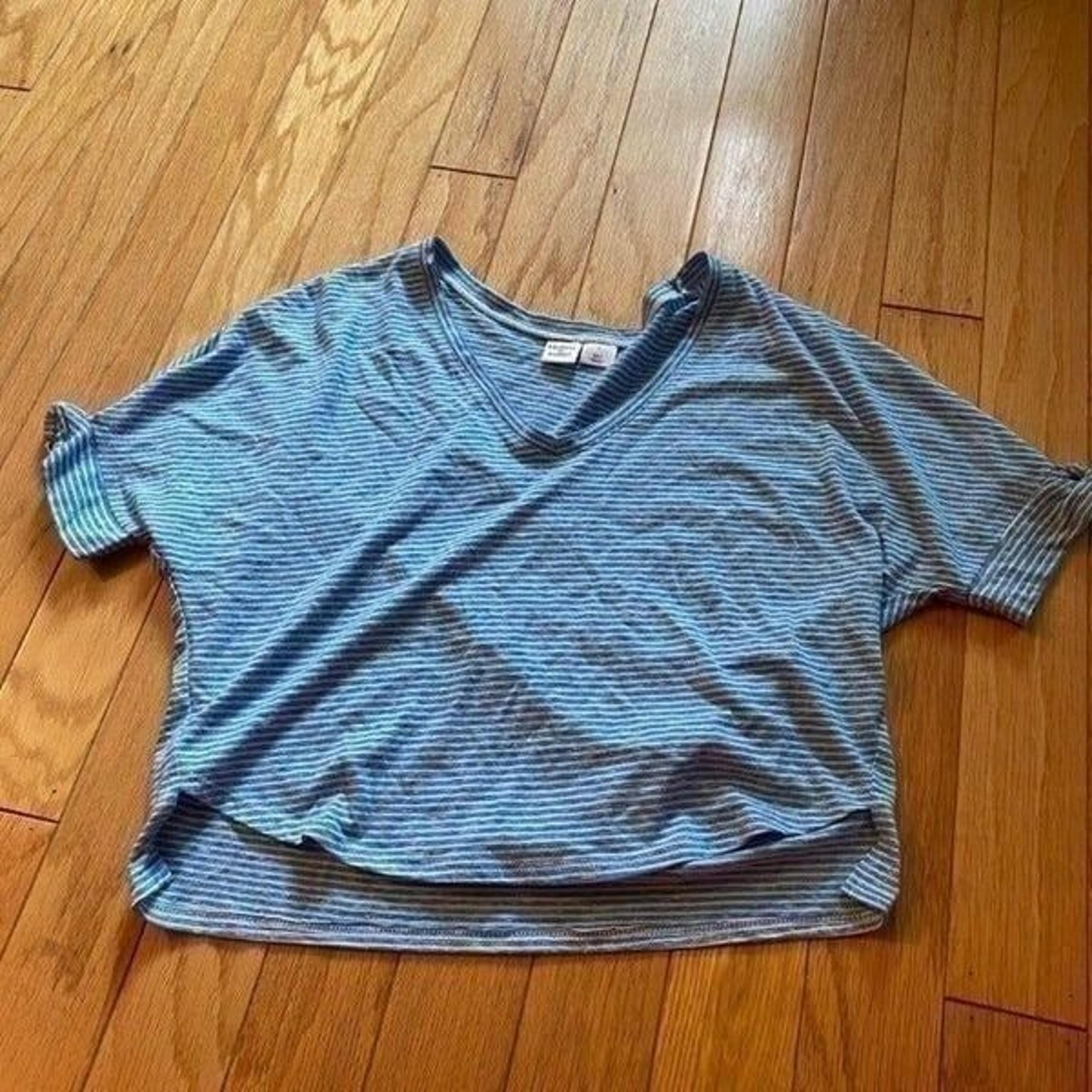 NWOT Melrose & Market blue striped cropped short sleeve cotton top size small