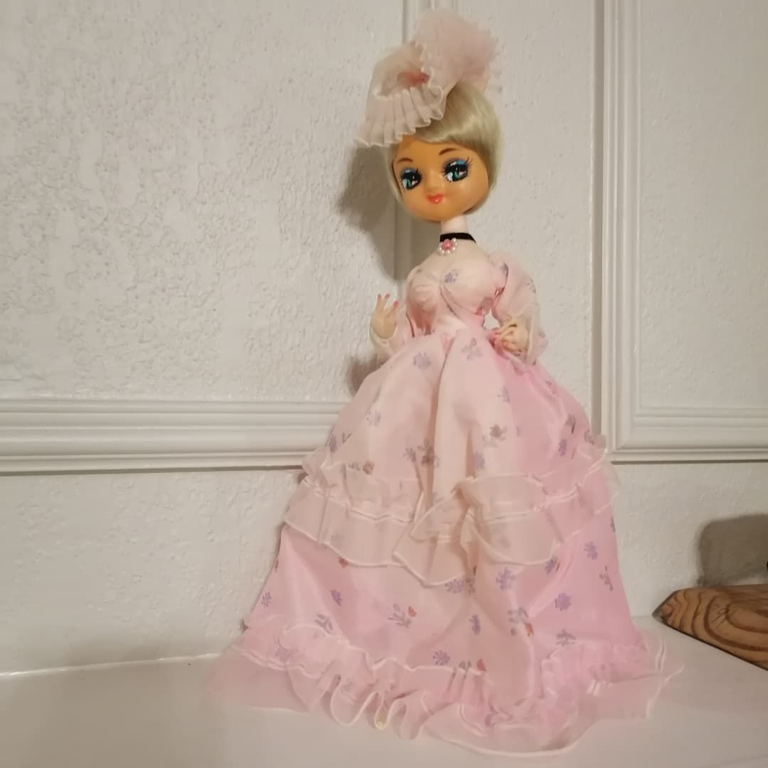 Gorgeoues big eye 1960s blonde doll