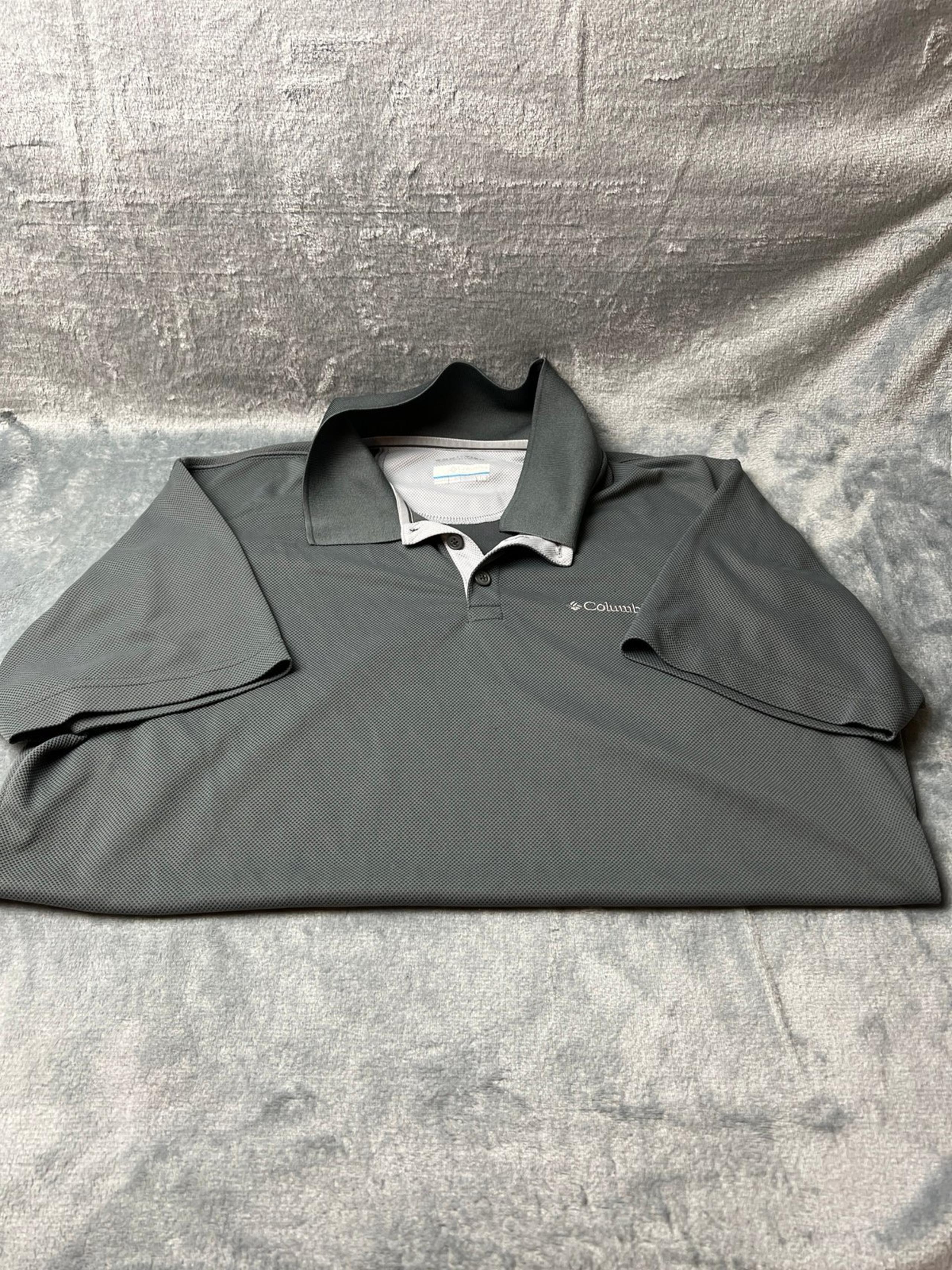 Columbia Sportswear Polo Men's  Grey T-shirt Size large