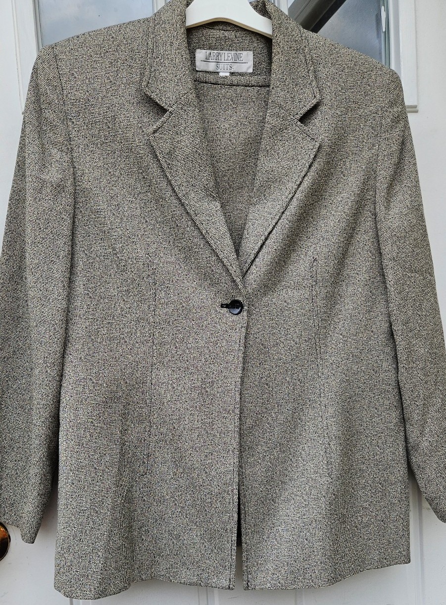 Womens 2 PC suit/jacket, skirt, size 16/officewear, church or wedding wear