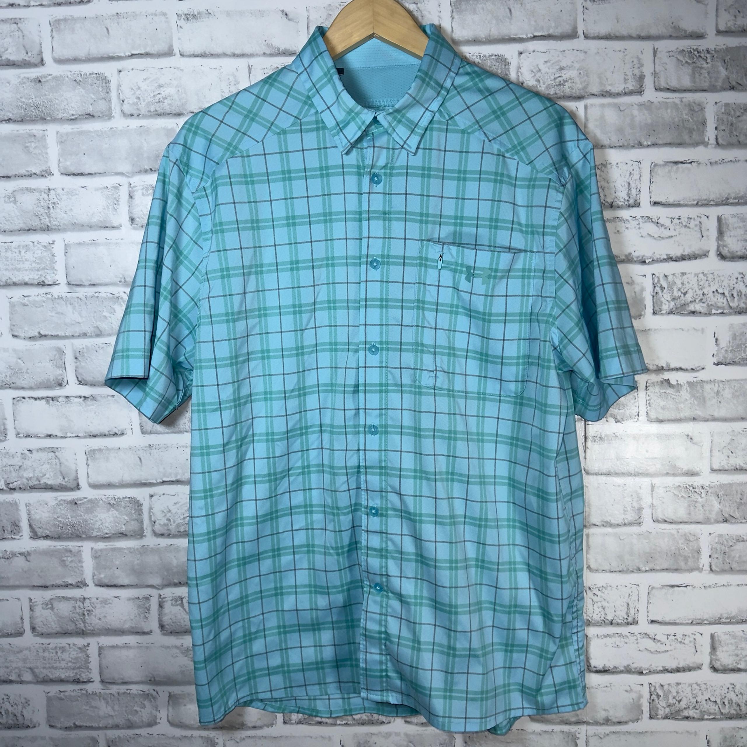 Under Armour Fitted Blue Plaid Short Sleeve Button Down hiking Shirt Mens Size L