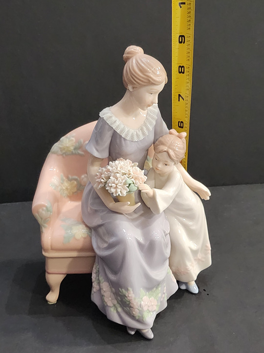 Lladro Style Mother and Child with Flowers Ceramic Figurine by VBNHGF