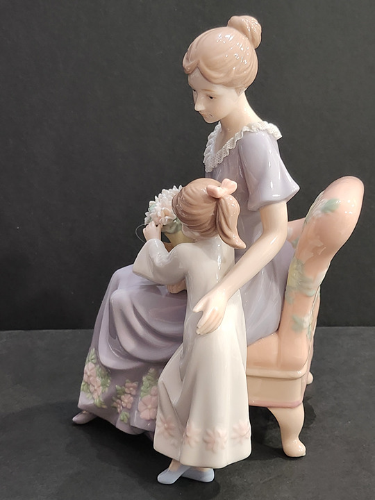 Lladro Style Mother and Child with Flowers Ceramic Figurine by VBNHGF