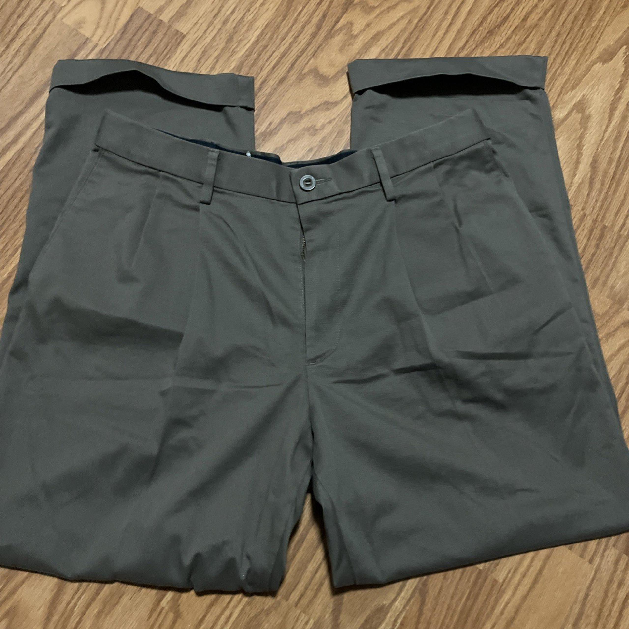 Dockers Relaxed Fit Pants Men's 34x30 Green Flat Front Casual Cotton