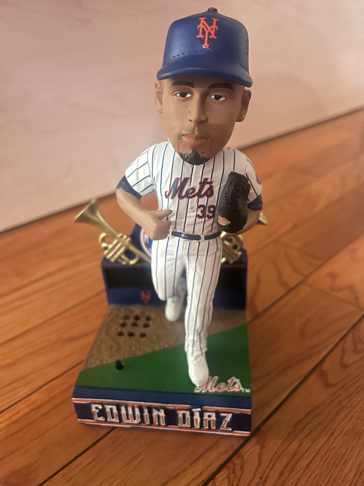 Edwin Díaz Bobblehead ニューヨーク・メッツ　フィギュア Edwin Diaz New York Mets Trumpet Bobblehead FOCO