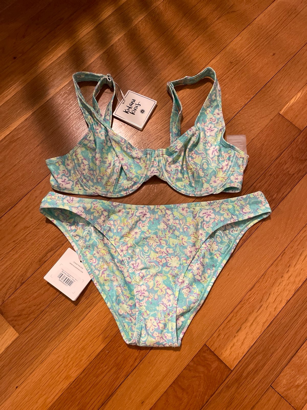 Kulani Kinis Hibiscus Fizz Large Top/Bottom