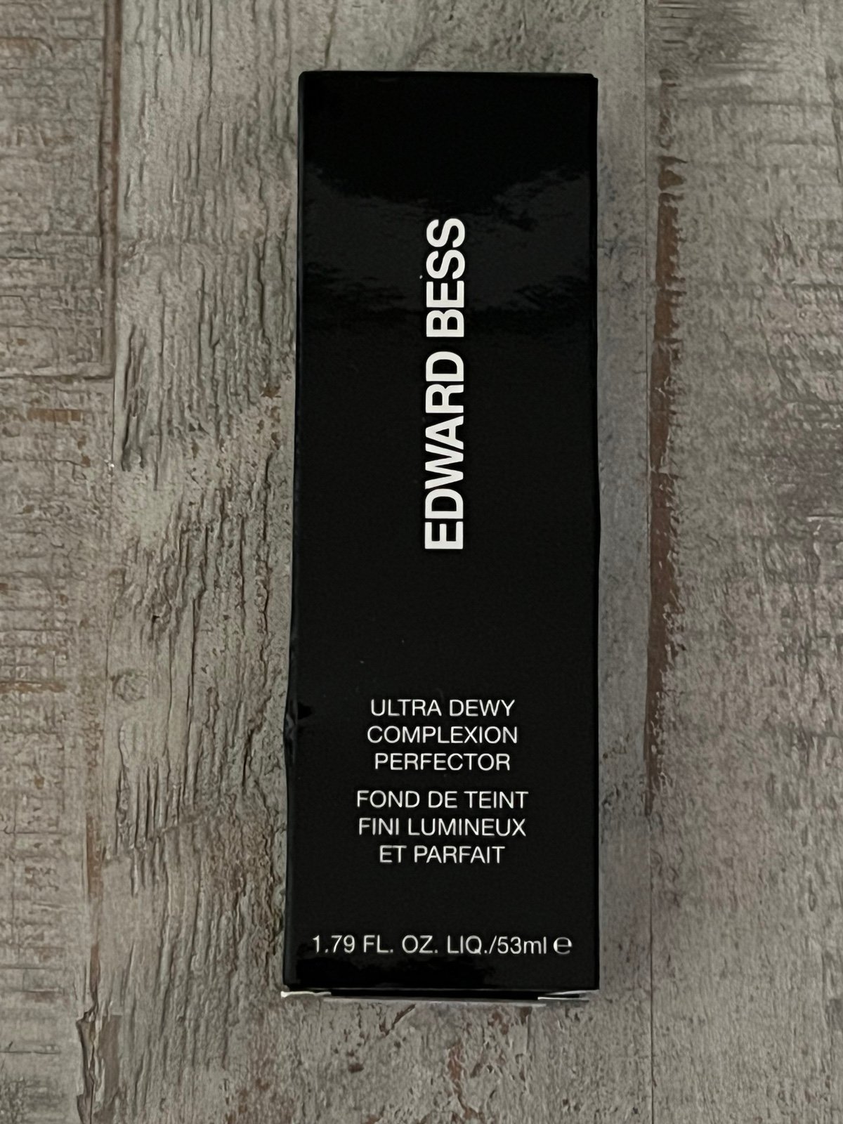 Edward Bess Ultra Dewy Complexion Perfector 04 Deep