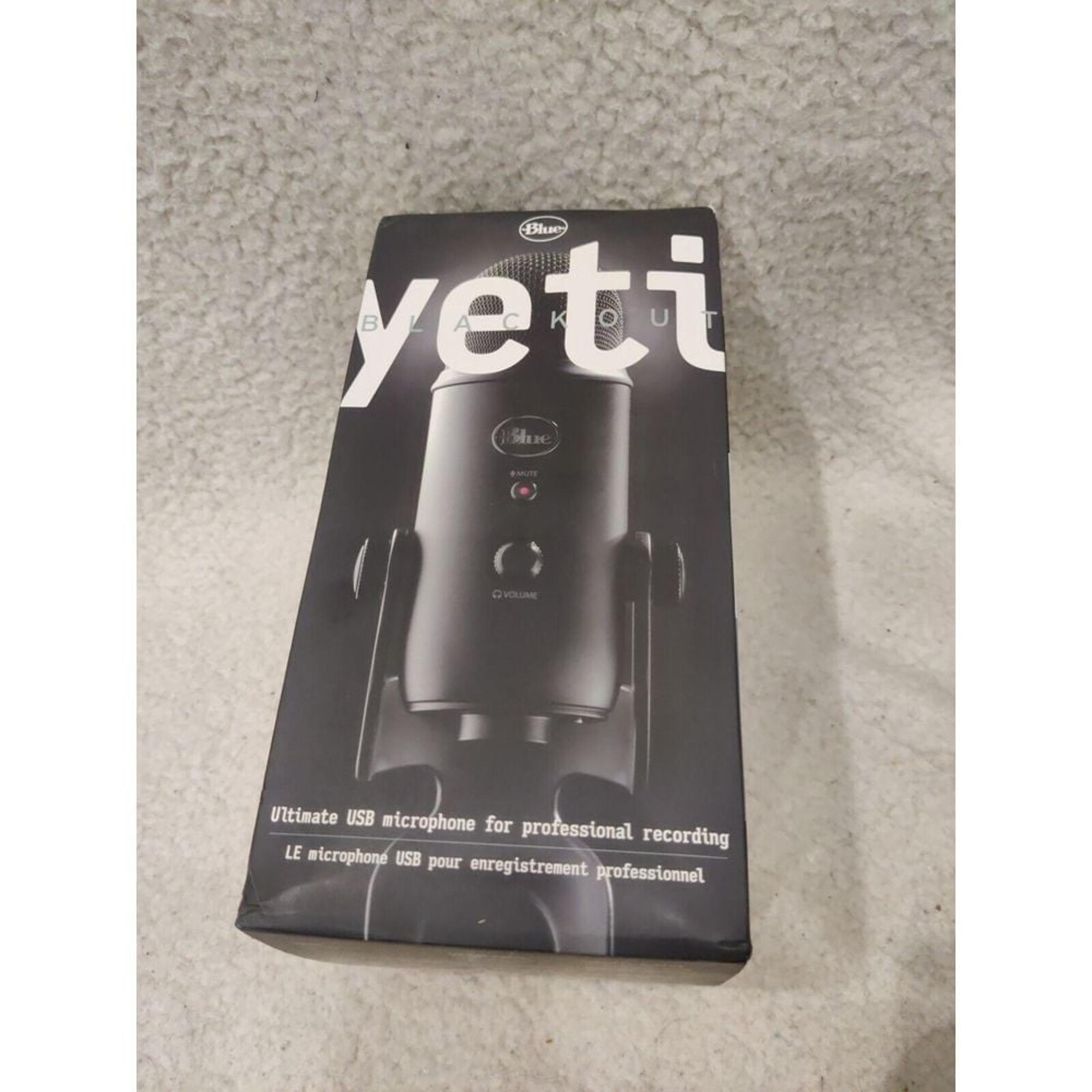 Blue Yeti Professional Multi-Pattern USB Condenser Microphone - Blackout - New