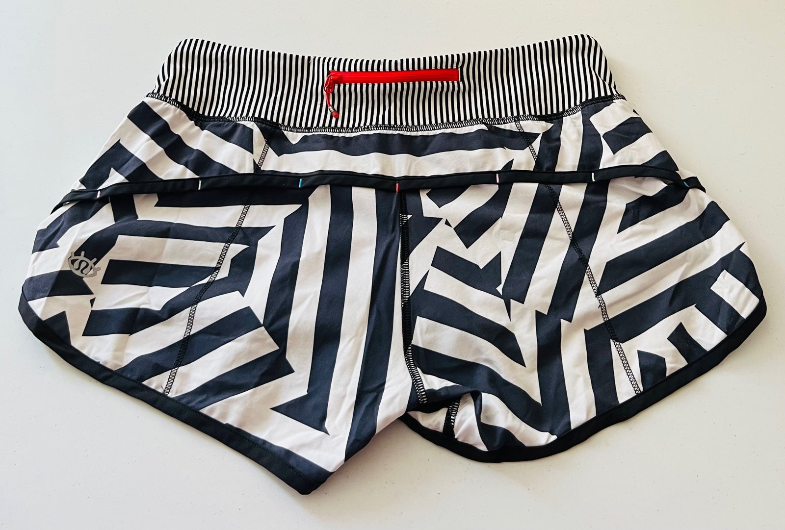 Lululemon eye logo speed shorts