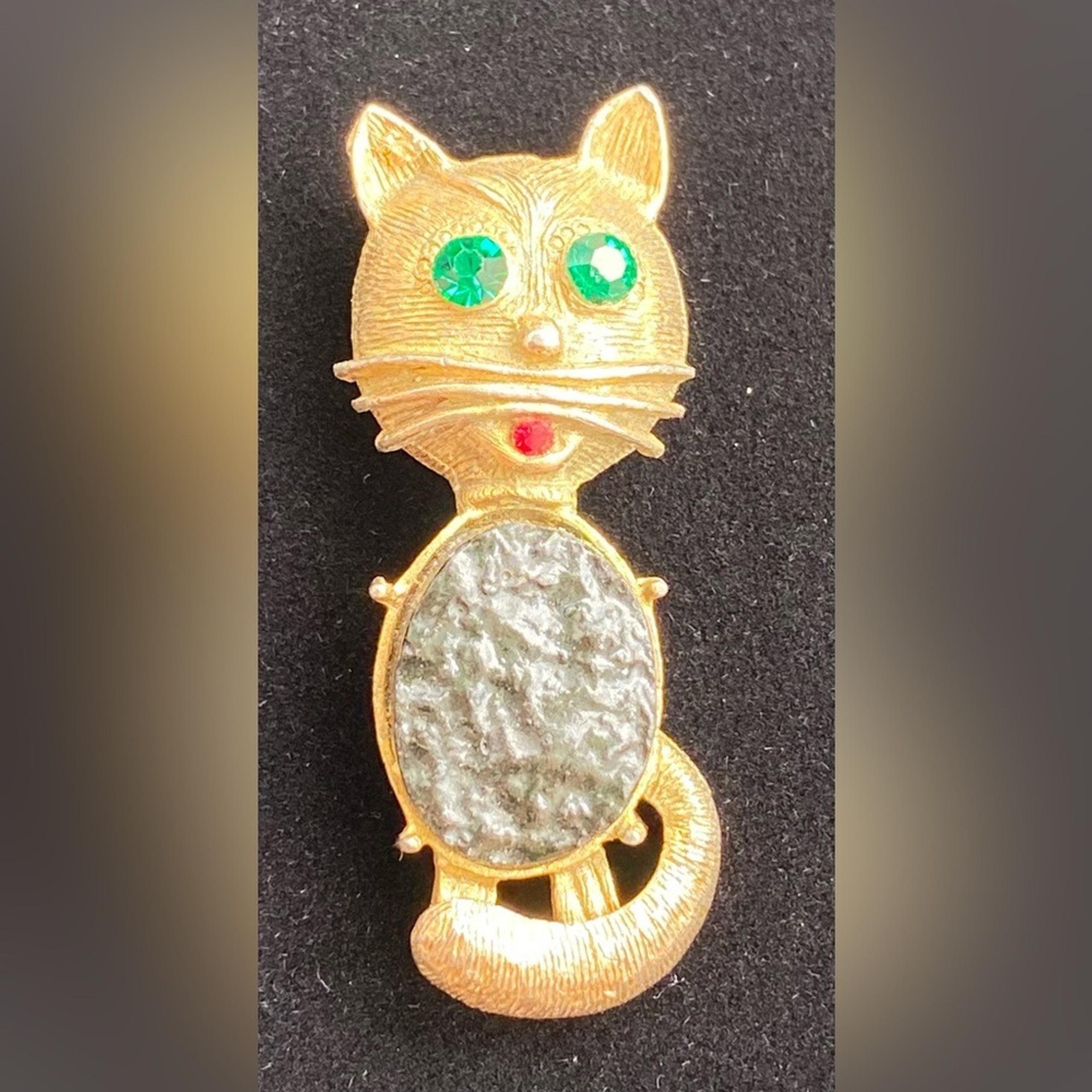 Jelly Belly Gold Cat Brooch with Green EyesAccents (aw10)