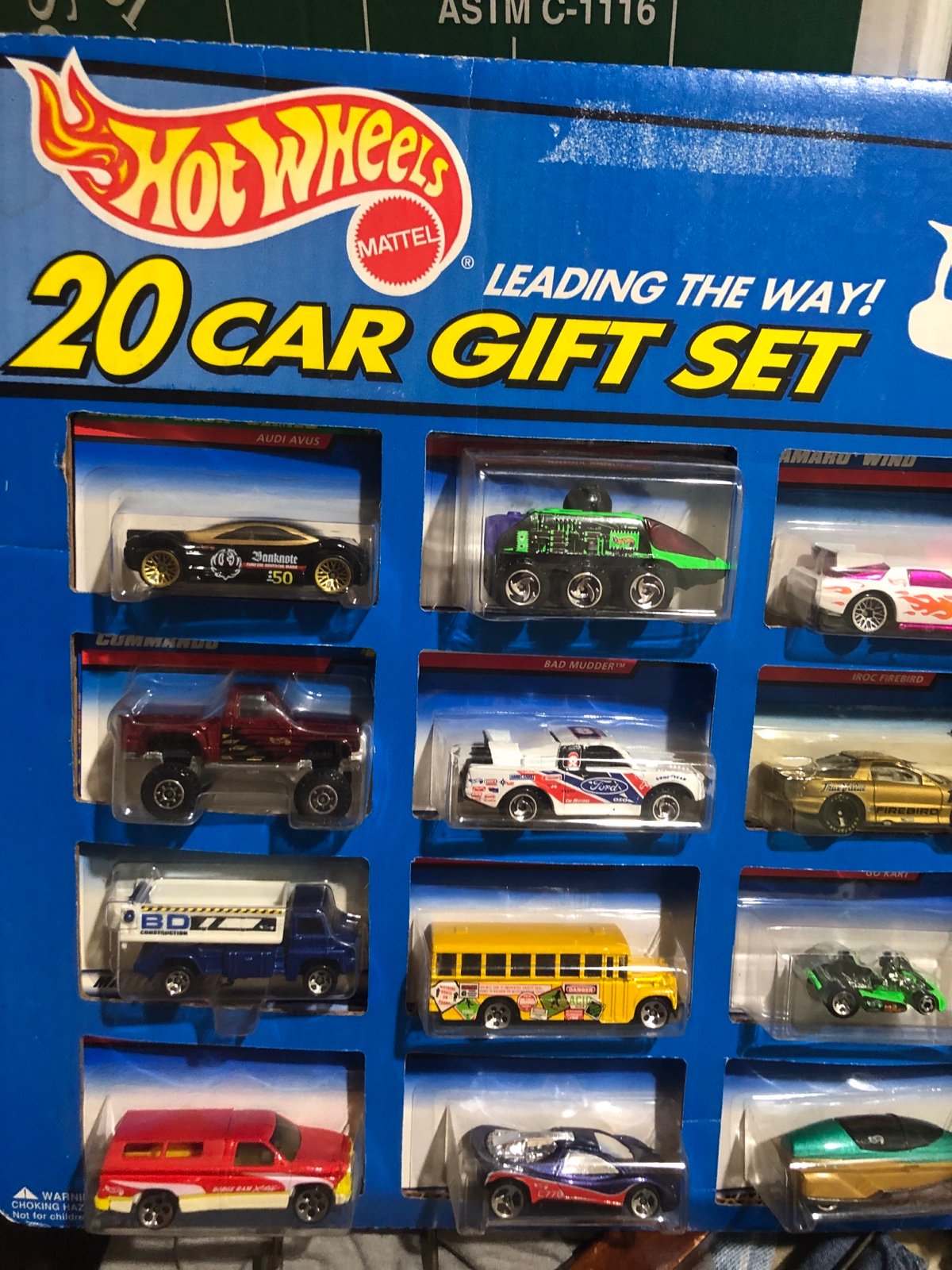 2 Hotwheels sets