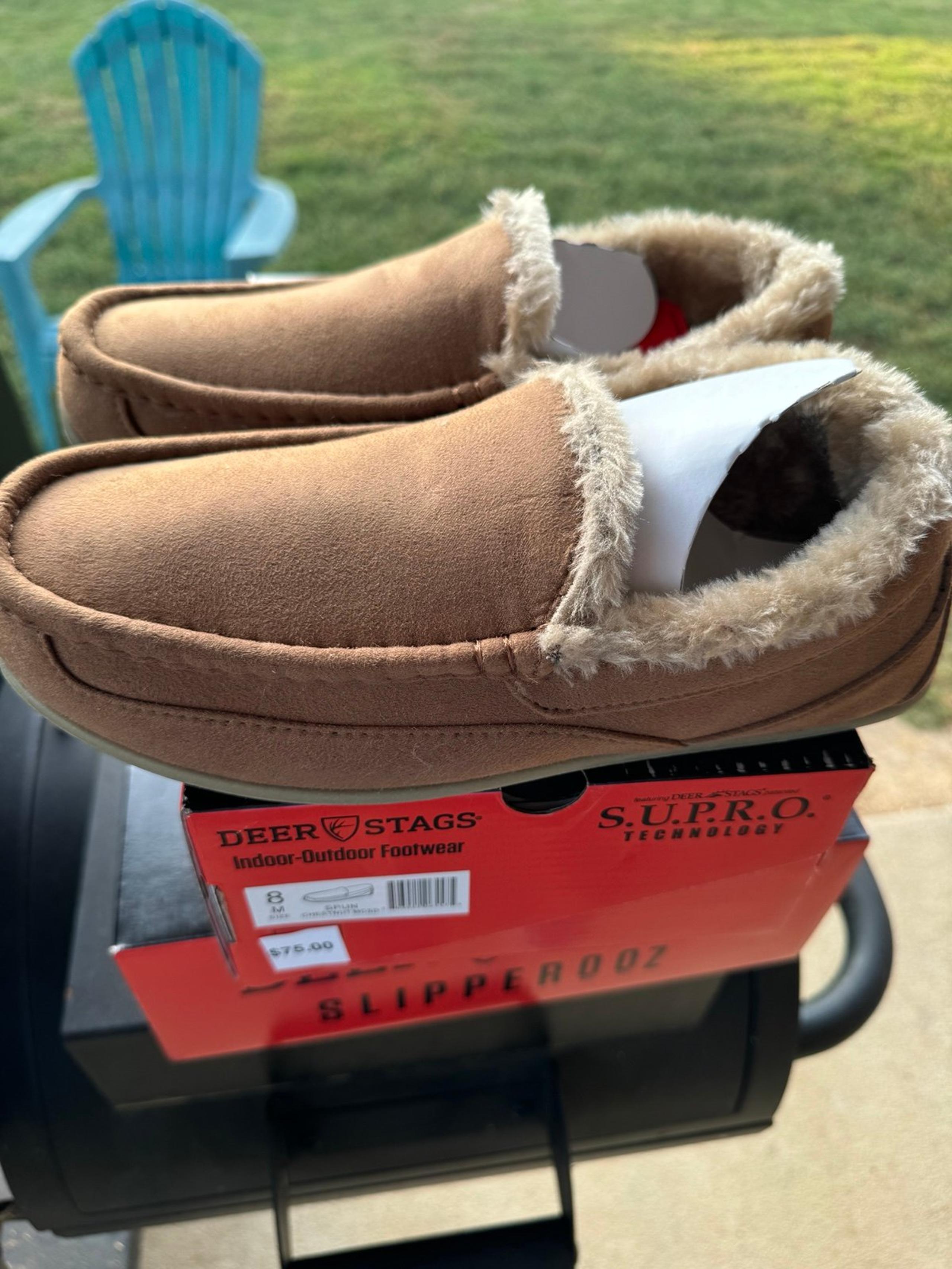 Deer Stags Men’s Slippers  Size 8
