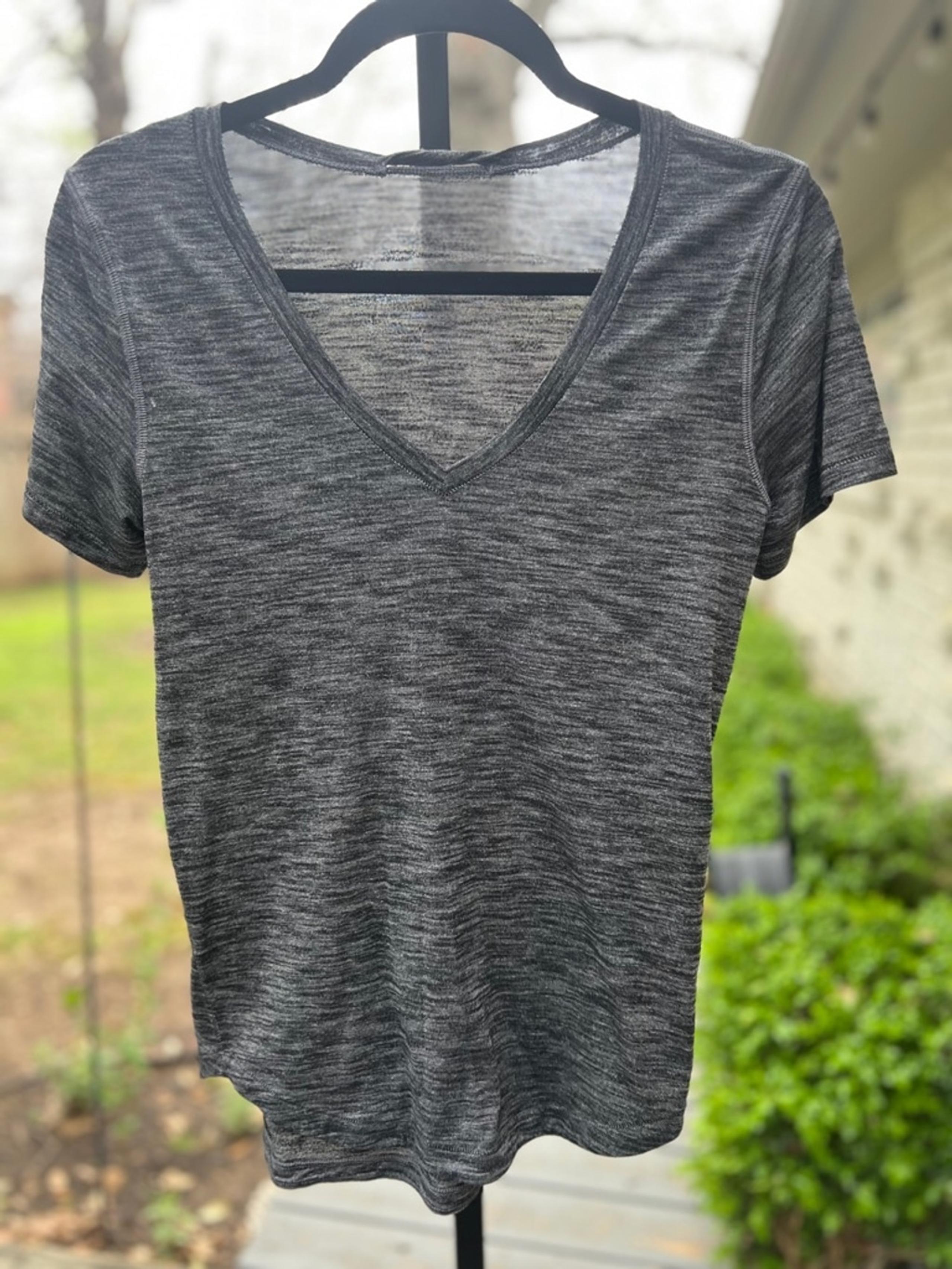 Lululemon what the sport
T-Shirt Heathered Gray Size Small W3L91S
