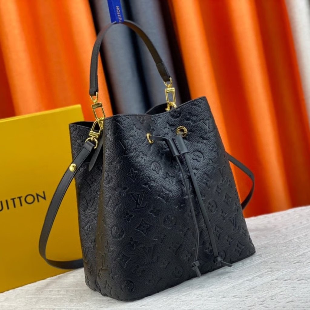 Medium bucket bag