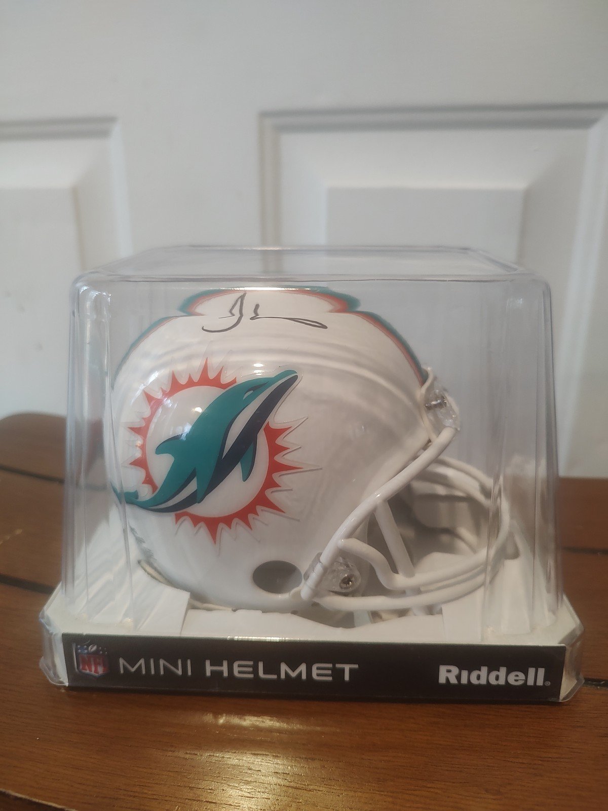 Miami Dolphins, Tyreek Hill autographed Mini Helmet