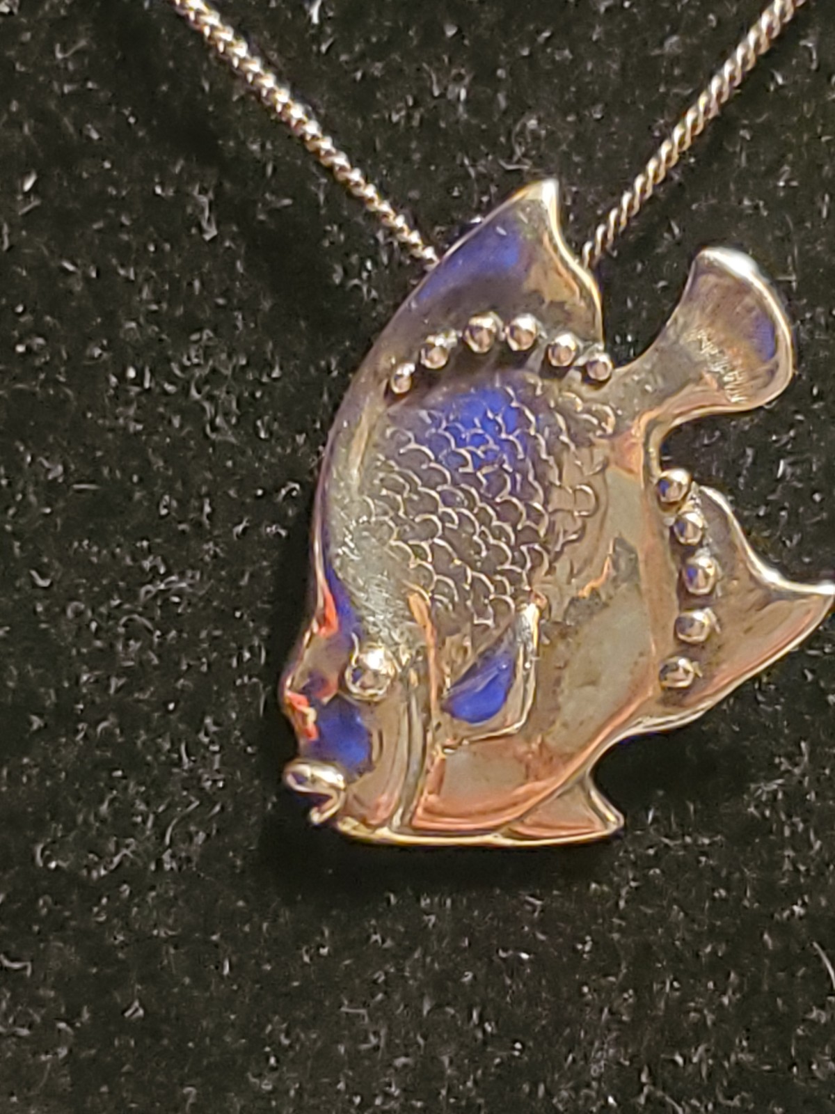 Sterling silver angel fish pendant and box chain 18