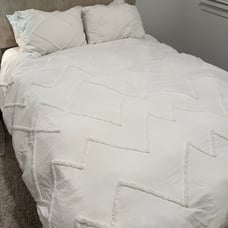 PB Teen Ashlyn Tufted Full/Queen Bedding Set - Duvet + Pillow Case Shams