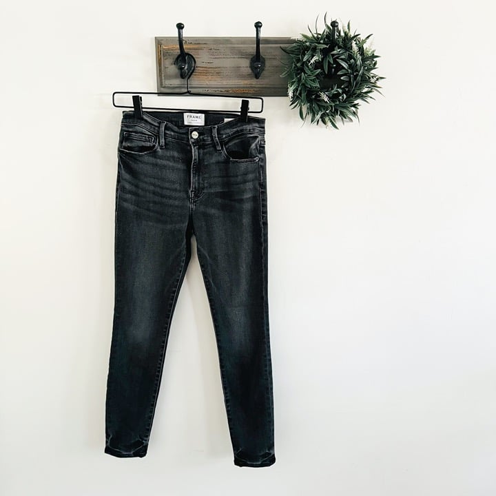 Frame Black Distressed Le Skinny de Jeanne Crop Jeans 30